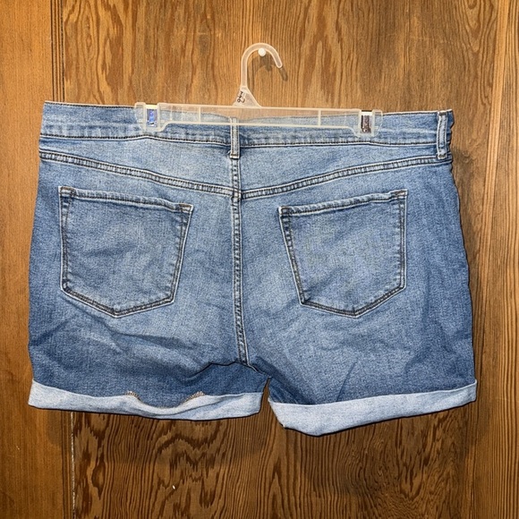 Old navy medium wash high rise denim shorts - Picture 3 of 3
